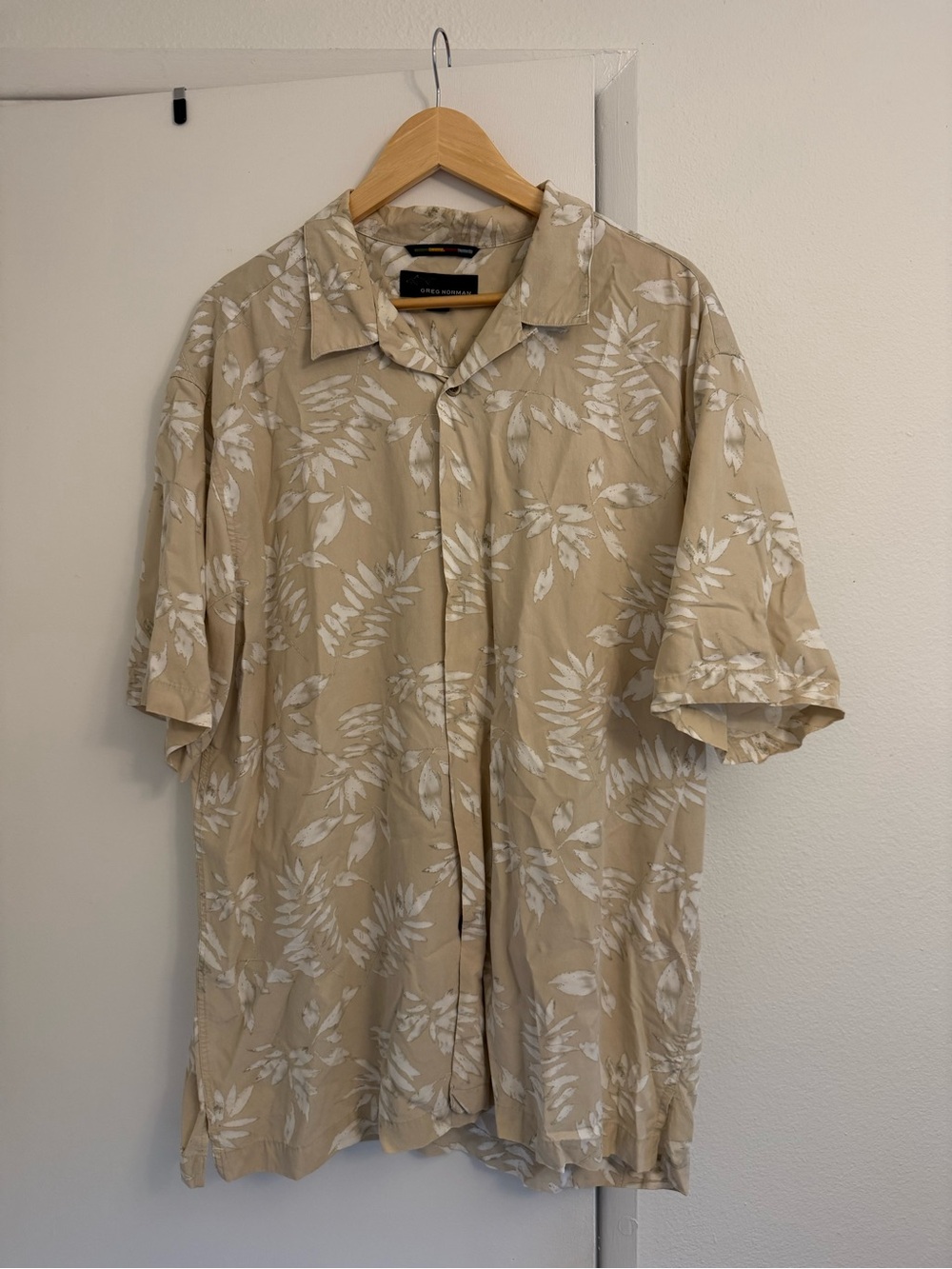 Greg Norman Collection Beige and White Leaf-Print Short-Sleeve Shirt